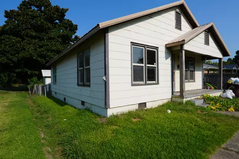 106 S 2nd, Eufaula, OK 74432 photo 2