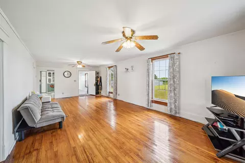 Living - 11029 Ns 367 Rd, Wewoka, OK 74884 photo 2 of 2