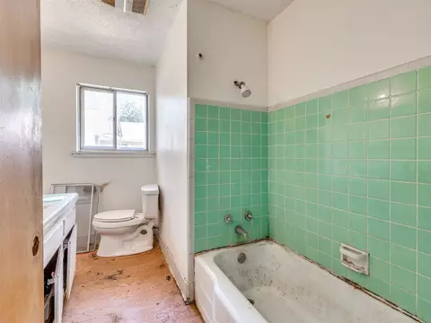 Bath - 6644 E 26th Pl, Tulsa, OK 74129 photo 1 of 2