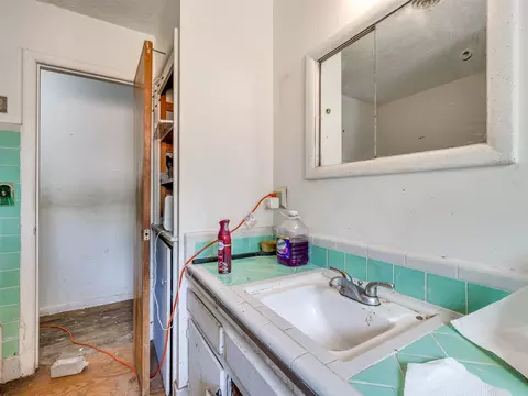 Bath - 6644 E 26th Pl, Tulsa, OK 74129 photo 2 of 2