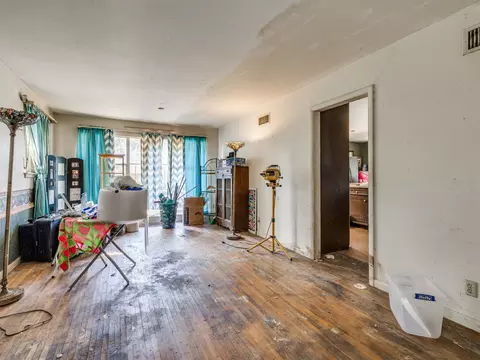 Living - 6644 E 26th Pl, Tulsa, OK 74129 photo 2 of 4