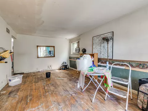 Living - 6644 E 26th Pl, Tulsa, OK 74129 photo 3 of 4