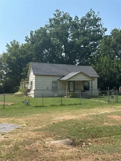 345 S Locust St, Oologah, OK 74053