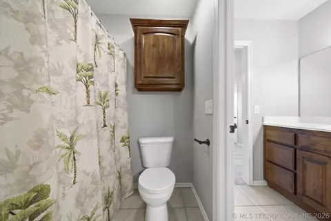 Bath - 7709 El Paso St, Broken Arrow, OK 74014 photo 4 of 5