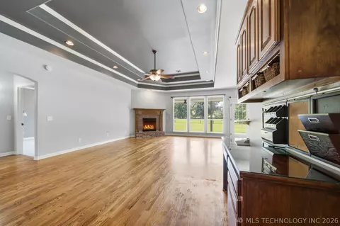 Living - 7709 El Paso St, Broken Arrow, OK 74014 photo 3 of 7