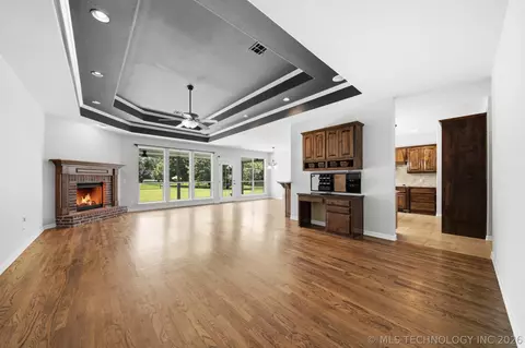 Living - 7709 El Paso St, Broken Arrow, OK 74014 photo 2 of 7