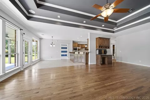 Living - 7709 El Paso St, Broken Arrow, OK 74014 photo 5 of 7