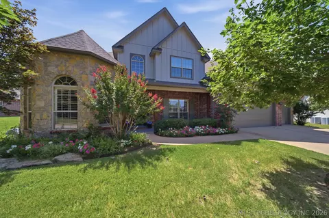 Exterior - 7709 El Paso St, Broken Arrow, OK 74014 photo 4 of 9
