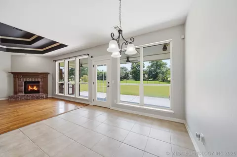 Living - 7709 El Paso St, Broken Arrow, OK 74014 photo 6 of 7