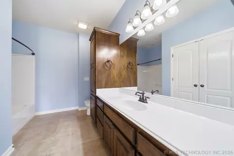 Bath - 7709 El Paso St, Broken Arrow, OK 74014 photo 3 of 5