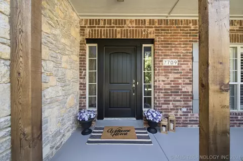 Exterior - 7709 El Paso St, Broken Arrow, OK 74014 photo 6 of 9