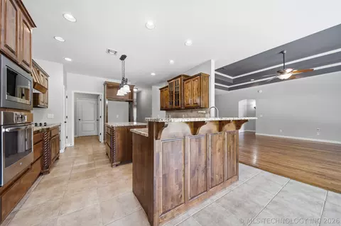 Entry Way - 7709 El Paso St, Broken Arrow, OK 74014 photo 5 of 10