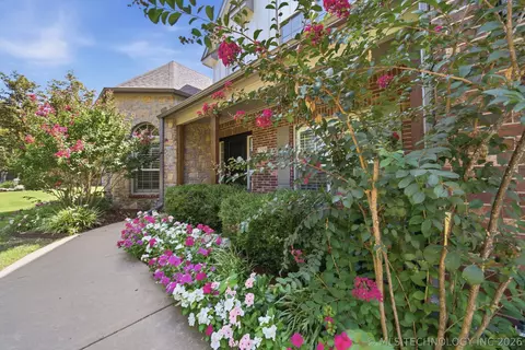 Exterior - 7709 El Paso St, Broken Arrow, OK 74014 photo 5 of 9