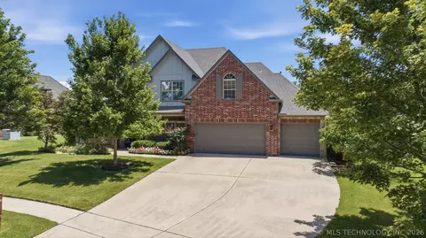Exterior - 7709 El Paso St, Broken Arrow, OK 74014 photo 3 of 9