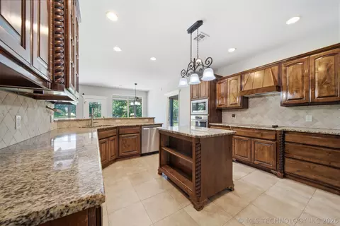 Kitchen - 7709 El Paso St, Broken Arrow, OK 74014 photo 3 of 4
