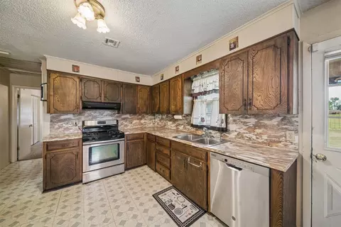 Kitchen - 24952 E 101st St S, Broken Arrow, OK 74014 photo 1 of 4