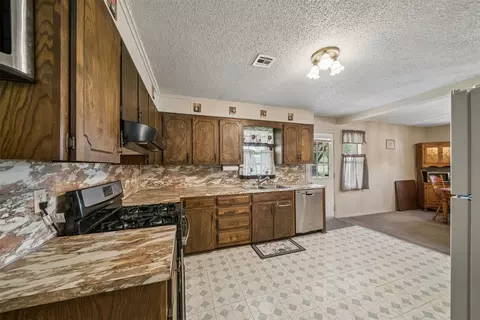 Kitchen - 24952 E 101st St S, Broken Arrow, OK 74014 photo 2 of 4