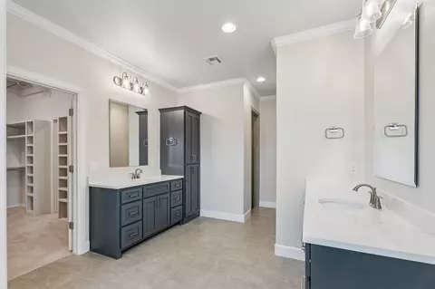 Bath - 84 E 165th Pl S, Glenpool, OK 74033 photo 2 of 13