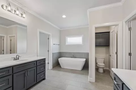 Bath - 84 E 165th Pl S, Glenpool, OK 74033 photo 4 of 14