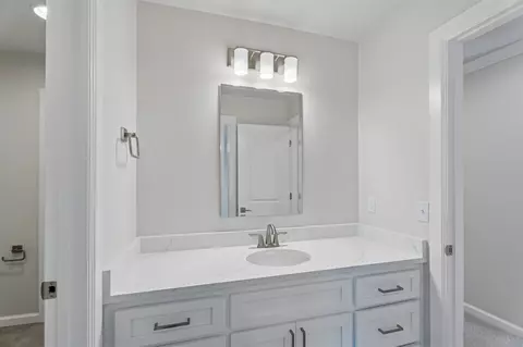 Bath - 84 E 165th Pl S, Glenpool, OK 74033 photo 11 of 14