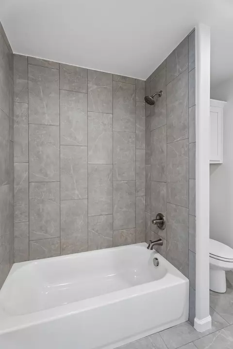 Bath - 84 E 165th Pl S, Glenpool, OK 74033 photo 12 of 14