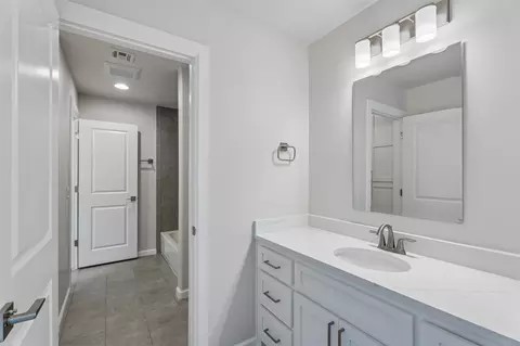 Bath - 84 E 165th Pl S, Glenpool, OK 74033 photo 9 of 13