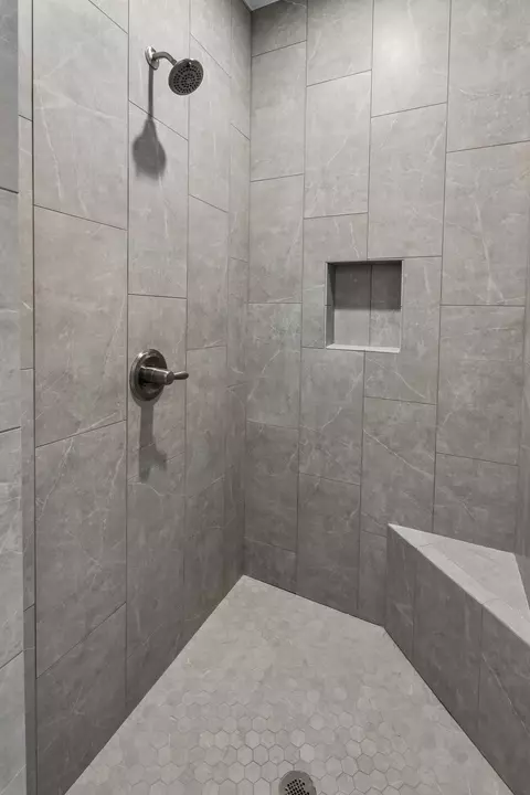 Bath - 84 E 165th Pl S, Glenpool, OK 74033 photo 5 of 14