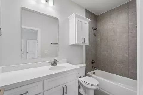 Bath - 84 E 165th Pl S, Glenpool, OK 74033 photo 7 of 14