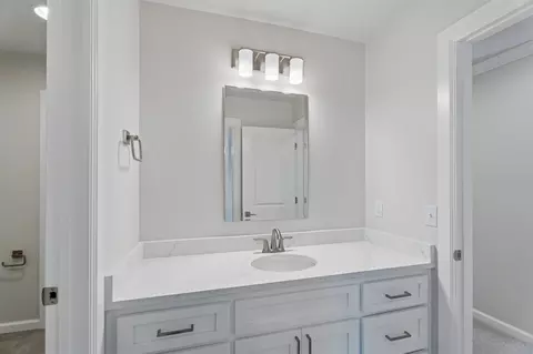 Bath - 84 E 165th Pl S, Glenpool, OK 74033 photo 10 of 13