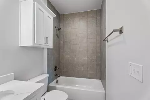 Bath - 84 E 165th Pl S, Glenpool, OK 74033 photo 7 of 13