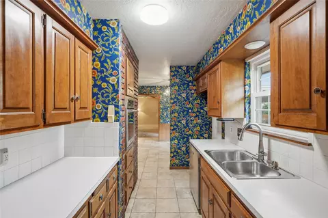 Kitchen - 6780 E 66th Pl, Tulsa, OK 74133 photo 2 of 4