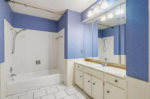 Bath - 6780 E 66th Pl, Tulsa, OK 74133 photo 3 of 4