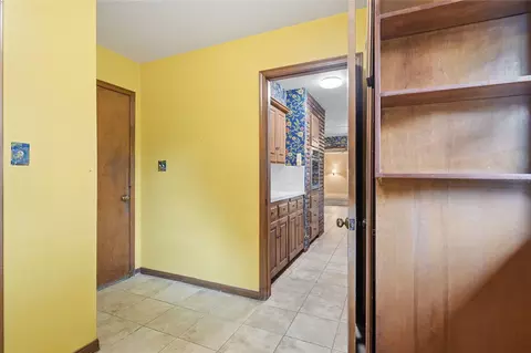 Entry Way - 6780 E 66th Pl, Tulsa, OK 74133 photo 5 of 7