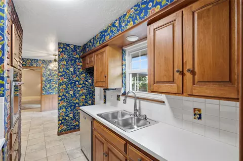 Kitchen - 6780 E 66th Pl, Tulsa, OK 74133 photo 3 of 4
