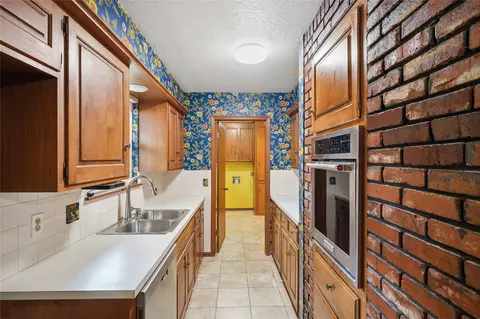 Kitchen - 6780 E 66th Pl, Tulsa, OK 74133 photo 1 of 4