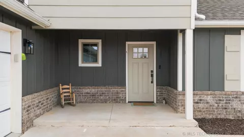 Exterior - 3555 E 155th St, Bixby, OK 74008 photo 4 of 4