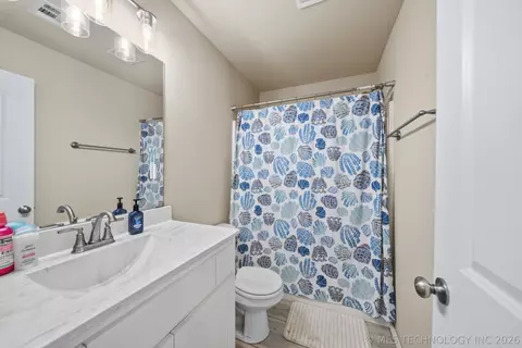 Bath - 3555 E 155th St, Bixby, OK 74008 photo 3 of 4