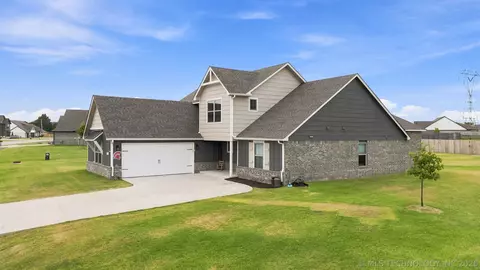 Exterior - 3555 E 155th St, Bixby, OK 74008 photo 3 of 4