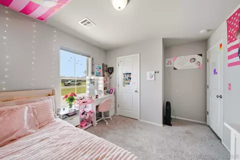 Bedroom - 3555 E 155th St, Bixby, OK 74008 photo 4 of 8