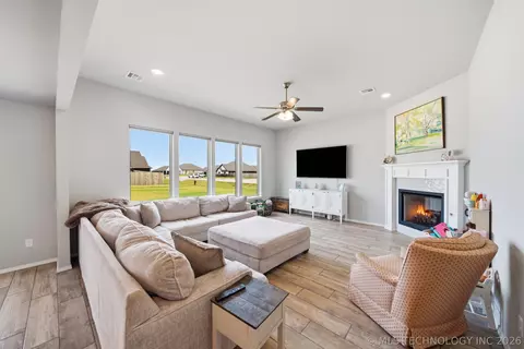 Living - 3555 E 155th St, Bixby, OK 74008 photo 1 of 2