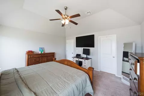 Bedroom - 3555 E 155th St, Bixby, OK 74008 photo 2 of 8