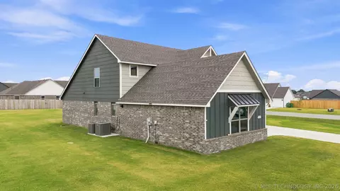 Exterior - 3555 E 155th St, Bixby, OK 74008 photo 2 of 4