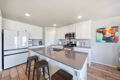 Kitchen - 3555 E 155th St, Bixby, OK 74008 photo 7 of 7