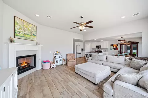 Living - 3555 E 155th St, Bixby, OK 74008 photo 2 of 2
