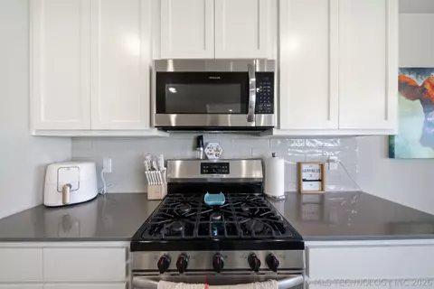 Kitchen - 3555 E 155th St, Bixby, OK 74008 photo 4 of 7