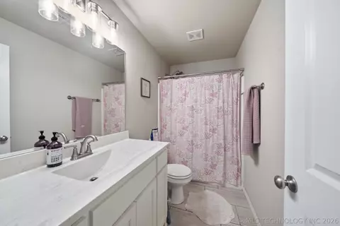 Bath - 3555 E 155th St, Bixby, OK 74008 photo 4 of 4