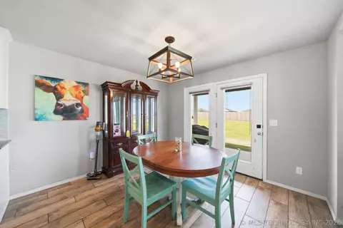 Dining - 3555 E 155th St, Bixby, OK 74008 photo 1 of 2