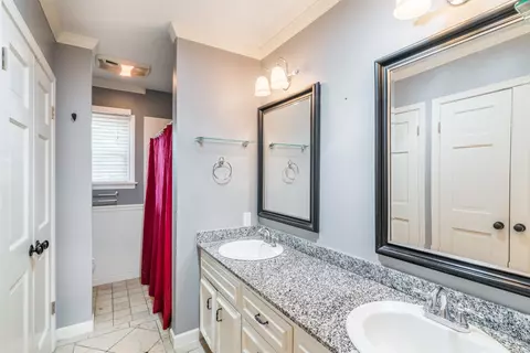 Bath - 333 E 29th Pl, Tulsa, OK 74114 photo 1 of 5