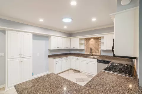 Kitchen - 333 E 29th Pl, Tulsa, OK 74114 photo 2 of 4