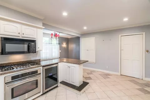 Kitchen - 333 E 29th Pl, Tulsa, OK 74114 photo 4 of 4